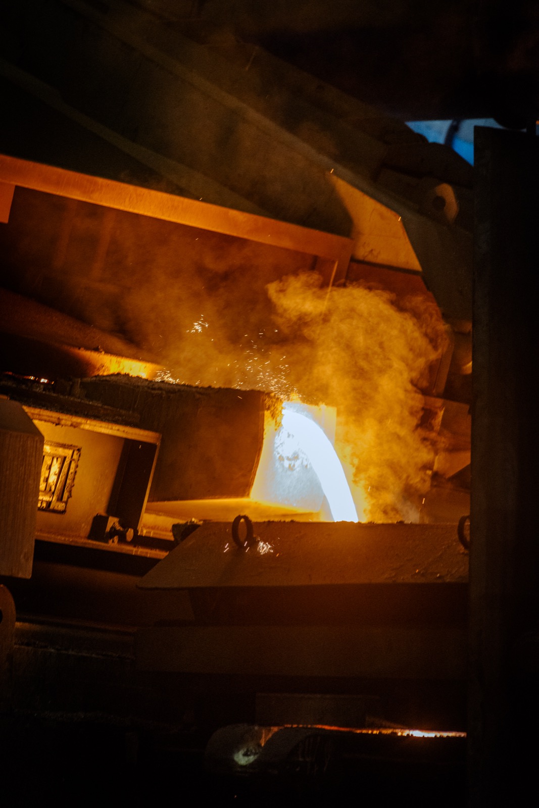 CIME coreless melting furnace with molten metal bath